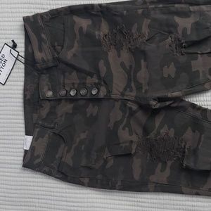 Rue 21 distressed camo jegging pants